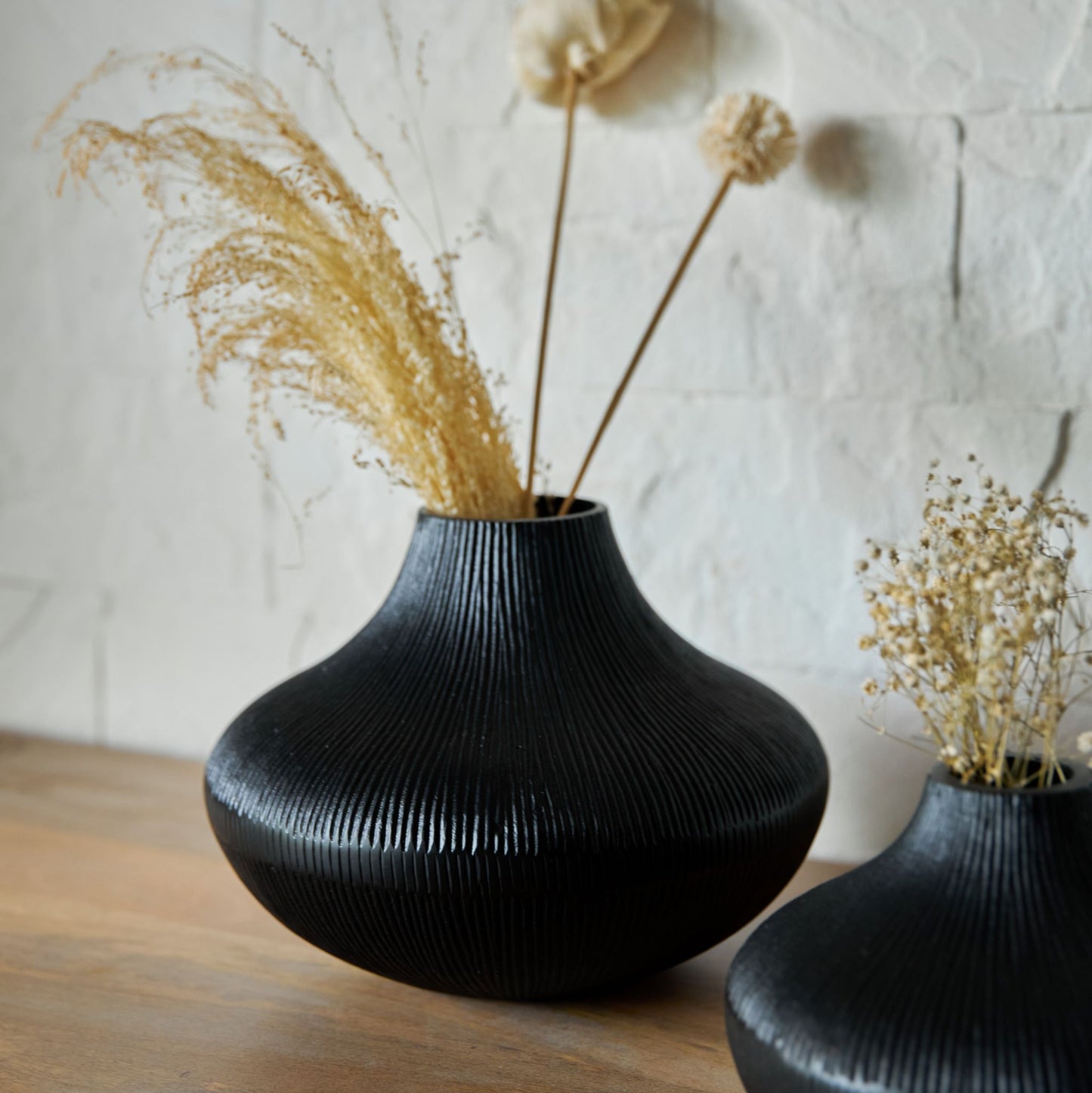 Ribbed Vase - Black